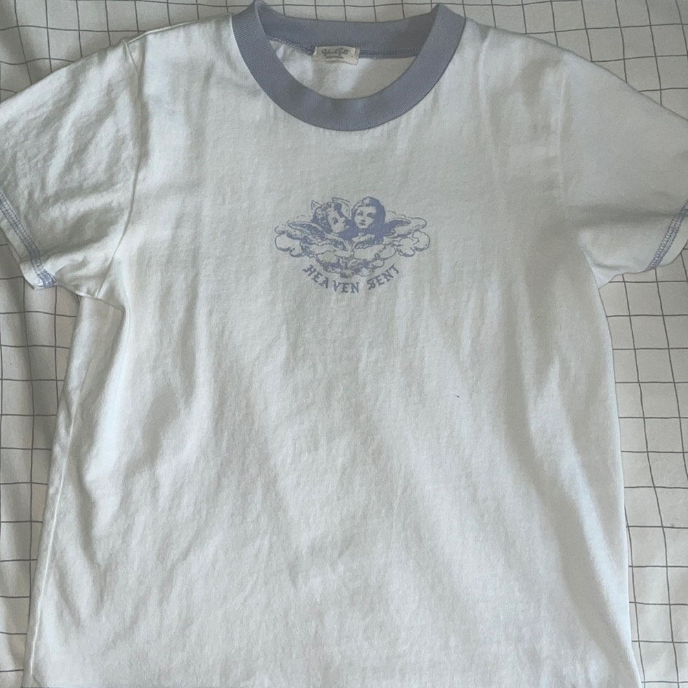 Worn once, cute small tee, no stains/pilling